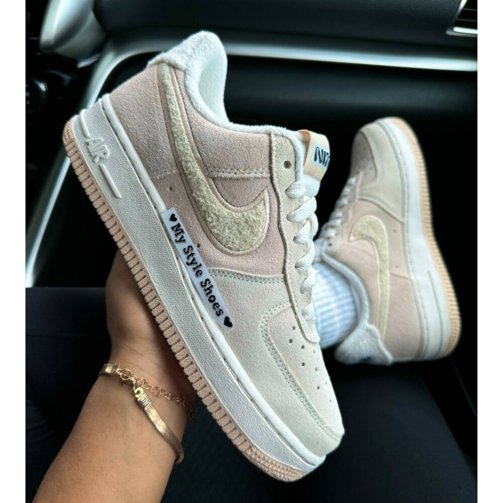 E74 - 6 WOMEN'S NIKE AIR FORCE PHANTOM/ SANDDRIFT DQ7583 001 B-GRADE